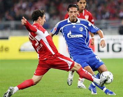 牢牢掌握在 牢牢掌握在